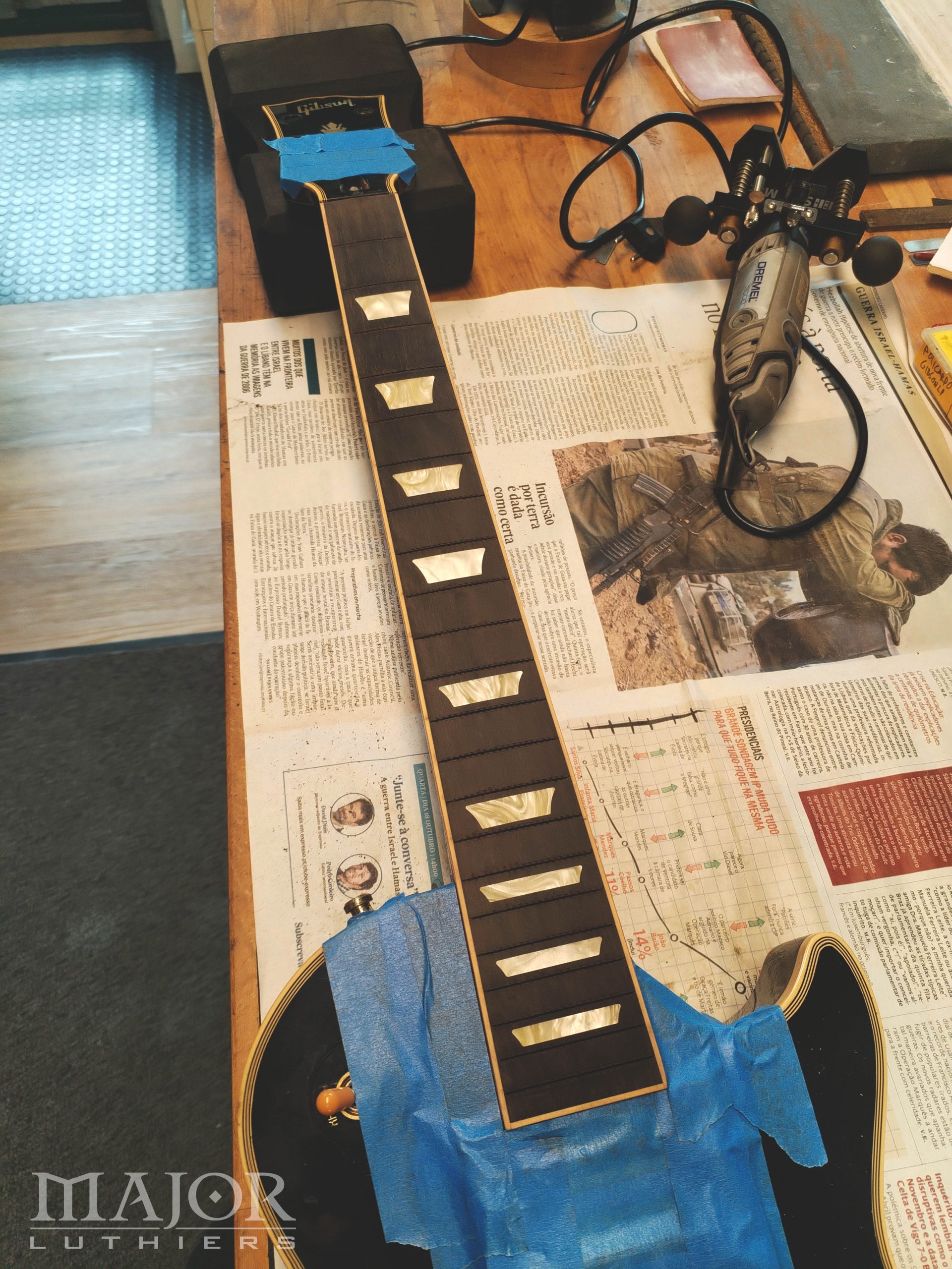 Retrastamento em guitarra — fotografia 1