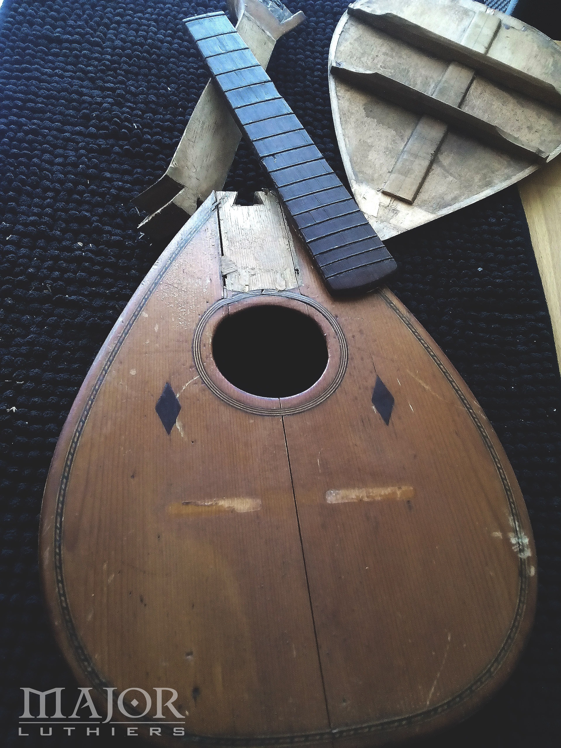 Restauro de bandolim — fotografia 1